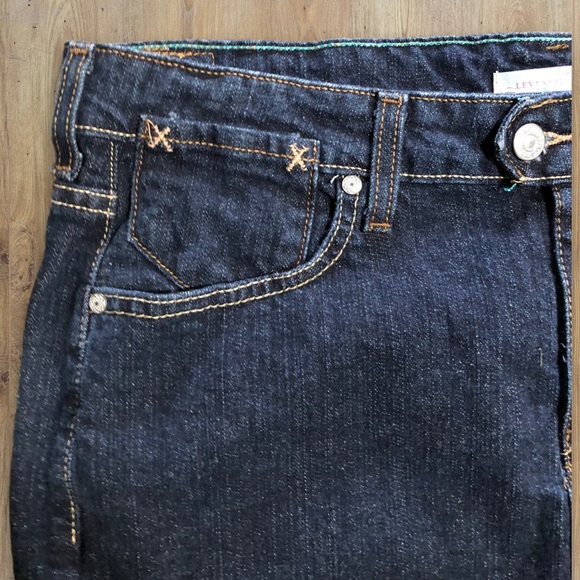 Dark Wash Levi’s Denim 5 Pocket Pencil Skirt Back Slit Size 12 - Picture 7 of 11